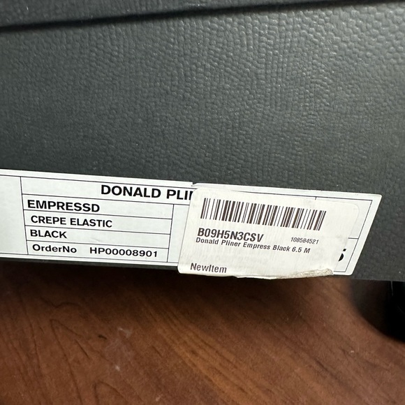 Donald Pliner Women’s Empressed Crepe Elastic Boots size 6.5 - Picture 9 of 9